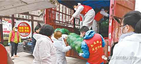 「发泄解决不了任何问题！」武汉社区志愿者眼中的真实基层