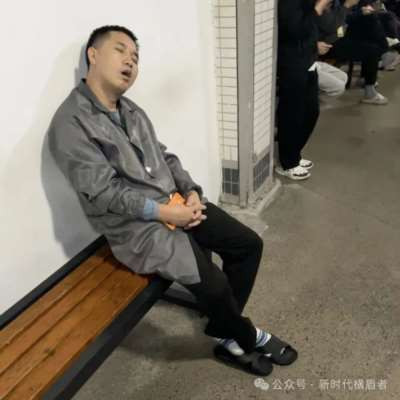从消极的退出走向积极的联合，从个体的生存抗争走向集体的阶级解放，这是历史发展的必然逻辑。