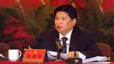 但同样是行贿犯罪,名列中国500强企业的康美药业实际控制人马兴田被曝多次行贿各地领导,数额上千万,已经连续送进监狱多位高官,而他自己却至今安然无恙。是国家的法律对大资本家无效,还是马兴田背后还有更大的保护伞?