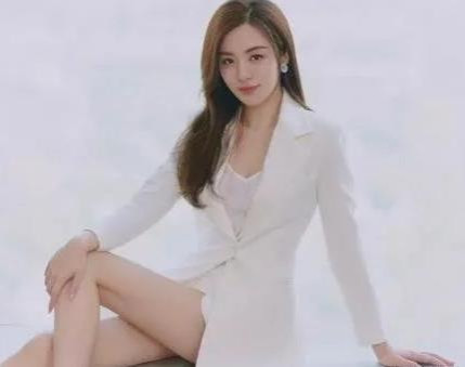 都知道画龙点睛，可她却是龙型于心不画龙只点其睛——现代人很多不想结婚、除了生存压力，就是婚姻观的变化