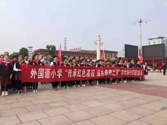 4000多名师生到南街村研学，向毛主席宣誓：为共产主义事业贡献力量