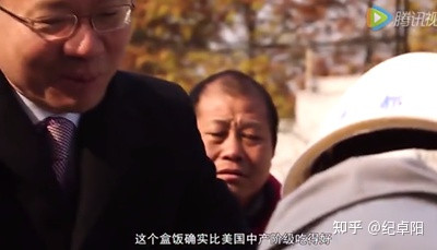 我们不能抛弃科学社会主义的基本特征,把实用主义、个人主义和国家主义包装成社会主义进行贩卖。而高扬科学社会主义的旗帜,坚持集体主义价值观,坚持工人阶级的立场,强调所有制问题,强调人的自由全面的发展,仍然是解决中国一切问题的唯一途径。借用张维为教授演讲中的一句话:“这样的社会主义才是未来!”