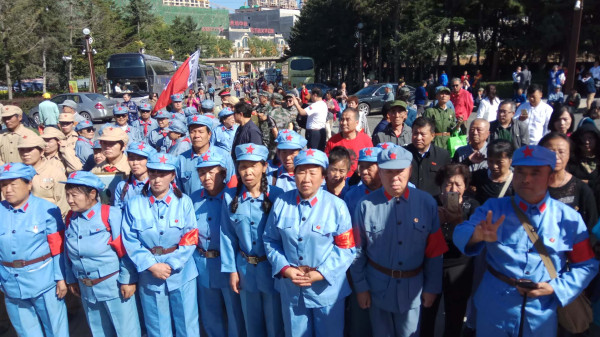 长春市各界人民群众隆重纪念毛主席逝世42周年