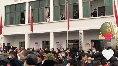 敬立毛主席像现场,万人挥手高喊毛主席万岁:纪念毛主席诞辰127周年