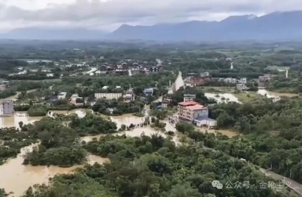 在上世纪50~70年代,中国靠全民动员建起了世界最多的水库;而此后的二三十年里,维护投入持续缺位,大量工程‘只吃不养’。从全民治水到无人管护,半个世纪的轮回里,留下的是四万多座病险水库的沉重欠账。这是道路之殇。