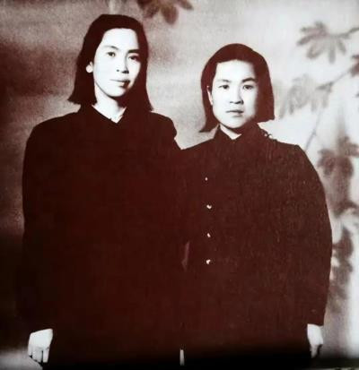 很明显,毛主席是不想让她们的养父母为难。 作为父亲,自己有寄养在老乡家的儿女不找、不认,是狠心吗? 不,这样的父亲,恰恰是人世间无与伦比的大爱。