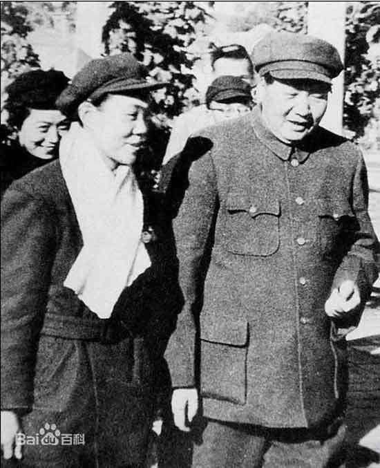 那个年代还产生了《我爱你,中国》、钢琴协奏曲《黄河》、琵琶协奏曲《草原英雄小姐妹》。脍炙人口的小提琴协奏曲《梁山伯与祝英台》也产生在‘大跃进’年代。起码从音乐上说,改革开放30年,并没有出现可以和以上三个协奏曲媲美的作品。