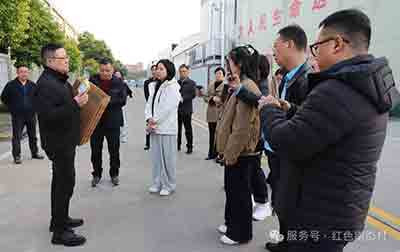 中央（含驻豫）全媒体记者采访团采访河南省南街村