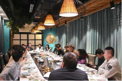 红潮涌动,光明在前