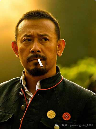 《抓特务》会成为“伤痕文艺”的最后挽歌吗? 也许是也许不是,但无论如何,靠贩卖“伤痕”获取名利的时代已经过去了,“伤痕文艺”必将走入历史,走入坟墓。