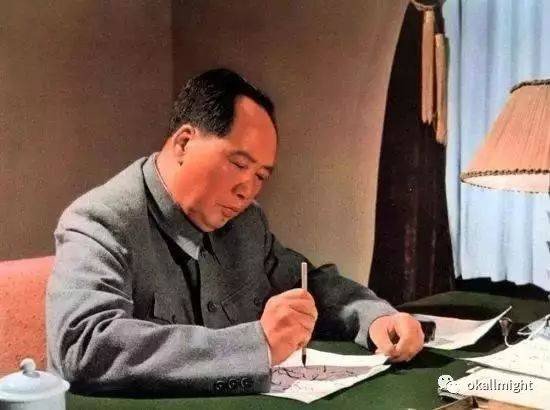 新中国成立后，振兴和发展中医药事业是我国卫生事业中一项极其重要而艰巨的任务。为此，党的第一代中央领导集体核心毛泽东进行了不懈探索。2013年，中共中央文献研究室出版了6卷本《毛泽东年谱（1949-1976）》，首次披露了多条毛泽东关于中医药工作的重要论述。中共中央文献研究室韩洪洪结合这些最新材料，为我们解读毛泽东在振兴和发展新中国中医药事业中所做的贡献。谨以此文纪念毛泽东同志诞辰127周年。