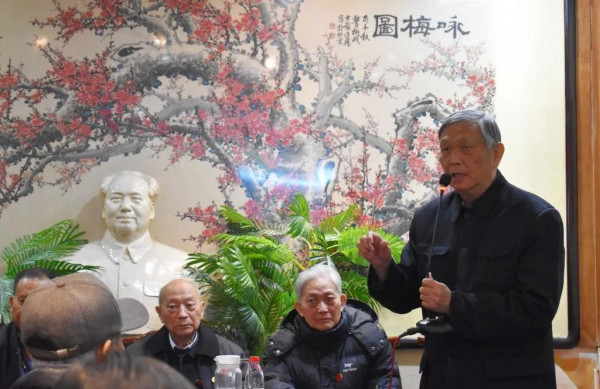 一浪高过一浪的纪念毛主席的热潮将一切小人们的卑鄙伎俩淹没,新爆料出来的关于毛岸英的影像资料迅速走红网络,无声中传递的讯息是:人民从来没有忘记毛主席,人民从来没有忘记为人民服务的人,人民从来没有忘记毛主席一家为了中国人民的革命事业牺牲的六位亲人。