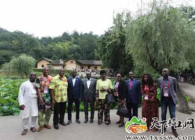 非洲六国代表团韶山缅怀伟人:始终如一的毛泽东情结