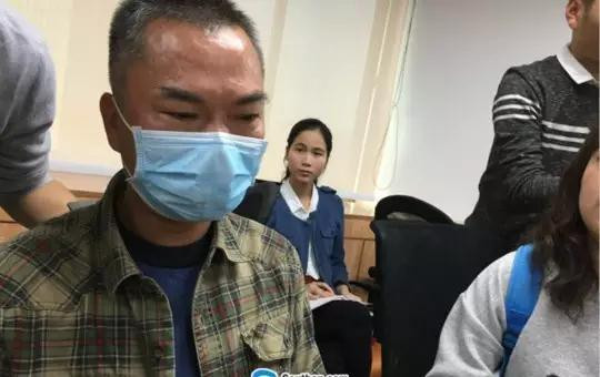罗一笑事件所显示的“戏剧性”情节，在让大众经受媒体的摇摆同时，实际上，正显示了新媒体的深刻危机：其传播效果的不确定性和撕裂的价值判断，在耗尽读者和写作者之间的信任的同时，实际上也正在以加速度耗尽读者对新媒体的依赖和信任。如何呵护和重建新媒体语境下写作者和读者之间的信任，成为当下不能回避的难题。