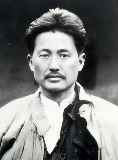 中华民族传承至今，是世界上唯一未曾中断历史的民族，因为总有人传承这条血脉和精神链。但愿千百年之后，这条血脉和精神链永在，这个民族不再有汉奸走狗。