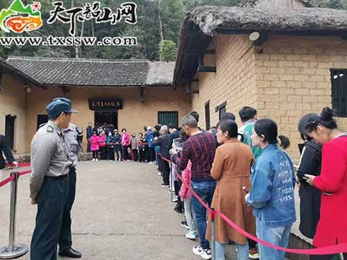 十一期间，近30万人赴韶山参观