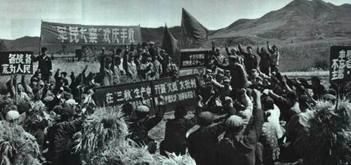 以市场经济原理对照学习毛泽东晚年思想(连环画)——纪念中国人民的伟大领袖诞辰一百二十周年