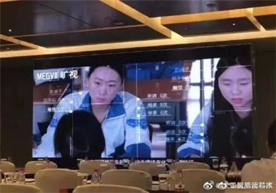 最终你只能悲哀地发现,我们对教育的反思和批判似乎从未起过作用,学生永远被大环境的手牵着往前走,逐步变成更加机械的人。
