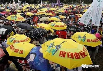 如果把这些事联系起来看，不难看出美国的险恶用心——以所谓的“香港人权与民主”为支点撬动中美关系，近期可把香港问题作为中美经贸谈判的筹码，中期可作为遏制香港融入粤港澳大湾区建设发展的大棒，远期可作为中美经济“脱钩”的抓手。