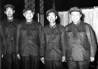 郭建波同志根据现已公开的文献资料,以无产阶级专政下继续革命的理论为指导,梳理了全面夺权阶段反右纠“左”斗争中的若干重大事件,将其归纳为“在反右纠‘左’中将文革推向前进(上)(下)”两部分,还对其中的一些事件进行了详细的阐述和分析。