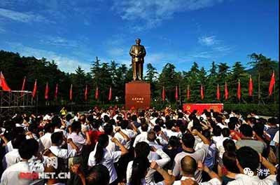 “天”就是上帝,毛主席的上帝就是人民,谁要想借助毛主席的威力,就不要忘了人民。