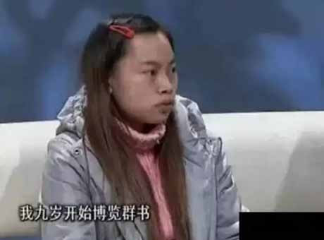 那只从一开始就兴风作浪的“看不见的手”,却一直能独善其身。 罗玉凤火了,罗玉凤“死了”,我们要反思,是谁导演了她们的一生?
