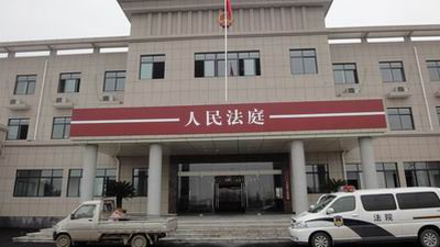 他们认为，法治、依法治国同阶级斗争是根本不同的治国理念，似乎一讲“法治”，一切社会矛盾都会迎刃而解，讲“阶级斗争”就会制造矛盾、夸大矛盾、加剧矛盾，百害而无一利。这完全是一种糊涂、模糊、错误的观念。