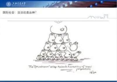 郑戈在文章中批判美国正通过国内法实施“法律帝国主义”,以规避国际法约束。其核心策略是利用《平叛法》等国内法,将对外军事干预重新定义为跨境“执法行动”,如将委内瑞拉总统马杜罗指控为毒贩。这套逻辑通过单边定义“违法者”并无限扩张域外管辖权,将主权平等变为美国可予夺的特权,从而颠覆以联合国为核心的国际法体系。这种将强权逻辑包装成司法程序的做法,本质是使军事侵略合法化,加速全球治理的碎片化和丛林法则的回归
