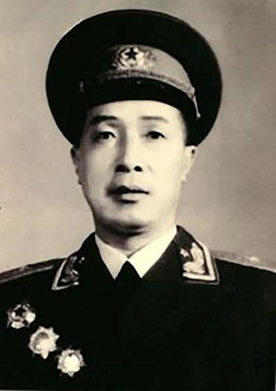 十几年来，在何廷一和机组的不懈努力下，中央领导人的专机始终没有偏离航道，蓝天奏鸣曲几乎没有出现不和谐的声音。这是何廷一、机组和空军的幸事，也是中国共产党和中国人民的幸事！