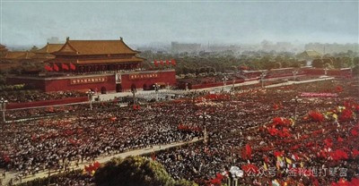 岂曰无碑,山河为碑; 何用留名,人心即名。 公者千古,私者一时。 毛主席万岁!
