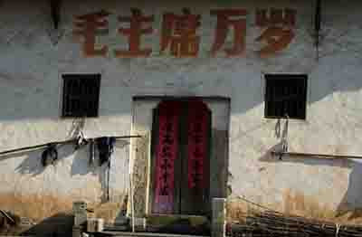 市场可以提高效率，但无法自动实现公平；资本可以推动发展，但不能天然保障尊严。资本主义或许能够创造财富，但如果缺乏有效约束，它永远不会自发把人民放在最重要的位置。