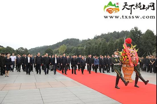 湖南省委副书记到韶山向毛主席献花篮,为何这么多媒体报道?