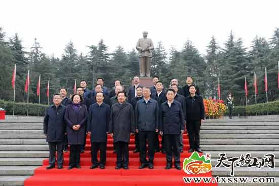 毛主席在2020年的十大热点事件，他真的回来了：纪念毛主席诞辰127周年