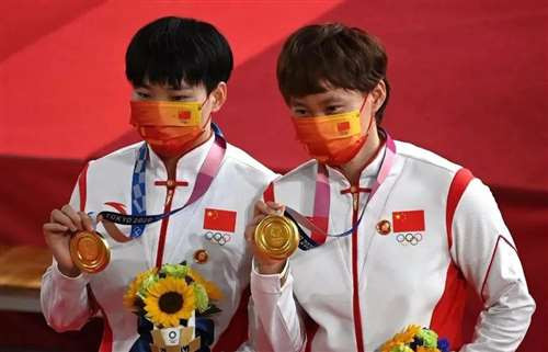 【新年献文】2021年毛主席12次登上热搜；2022年“毛泽东热”只会更热！