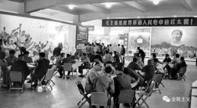 曾经拥有“何为开放”、“为何开放”、“如何开放”解释权的革命主体,彻底成为了沉默失语的边缘人。