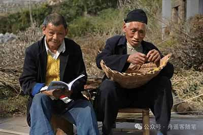 退休返乡半年,我终于看透:多数农村老人,根本不是养老是熬日子