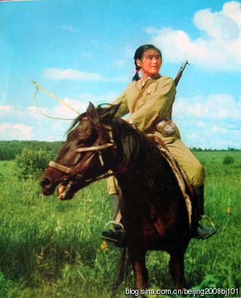 《草原女民兵》 荡气回肠的时代之音