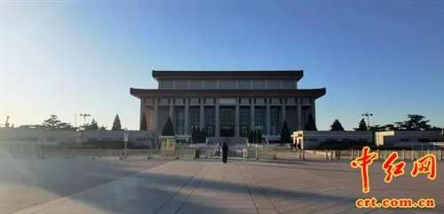今天的毛主席纪念堂:老人家亲属、身边工作人员前往瞻仰、缅怀
