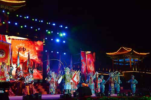 壮丽七十载奋进新时代 南街村隆重举办庆祝新中国成立70周年大型文艺晚会