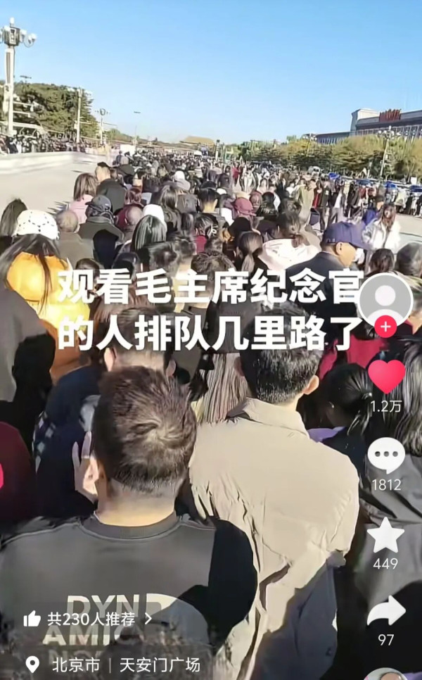 面面红旗汇广场 朵朵红花心向阳