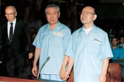 民主灯塔（×）独裁培训班（√）