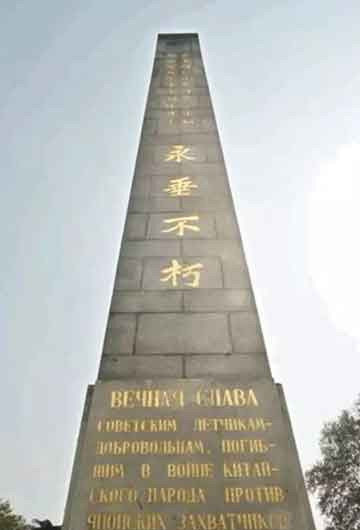 我们就是这样的同志和兄弟，这是一种朴素的国际主义情怀。为了人类命运共同体，为了世界人民大团结，前进，达瓦里希。