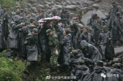 不管什么秀,都要记住:无论是以前、现在、将来,谁要是胆敢侮辱人民子弟兵,中国人民绝不会轻饶了它们。