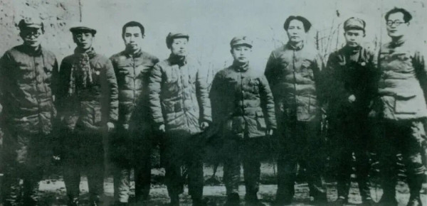 毛泽东与张国焘的斗争：惩前毖后，治病救人