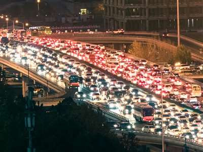 上下班两小时以上,1400万人忍受极端通勤,有你么?