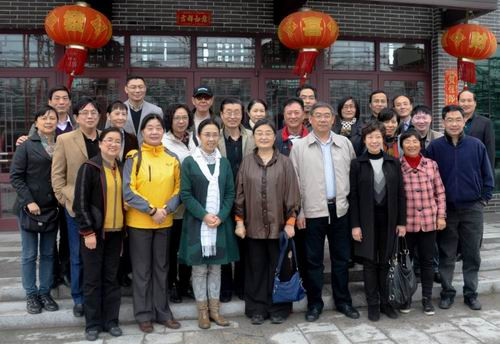 昆仑岩:烈士墓前的心声——接受大家庭的革命传统教育