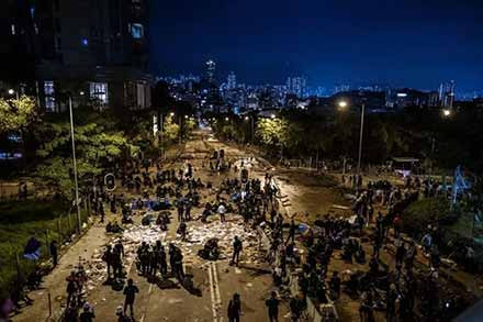 我们采访了一些离开香港的内地学生