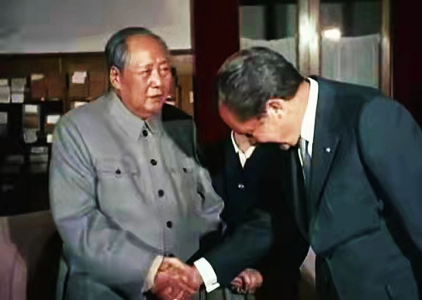 人民领袖毛主席永远活在人民心中,毛主席与人民同在,毛泽东思想与人民同在,中国将永远立于不败之地!