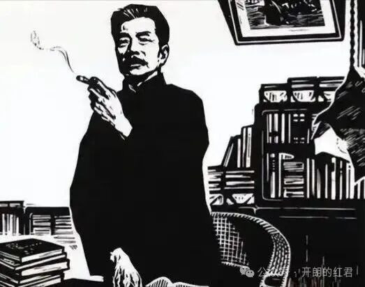 咸亨酒店的柜台,曾经站着一个人。那人穿长衫,却只能站着喝酒。鲁迅后来把他写进小说,给他取了一个名字:孔乙己。这名字如今念起来,像是从旧书页里抖落的灰尘一般,却也铭记于现代人的记忆里面。