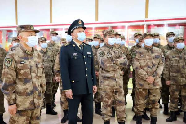 杨根思部队参观南街村——英雄的部队到文明的村庄